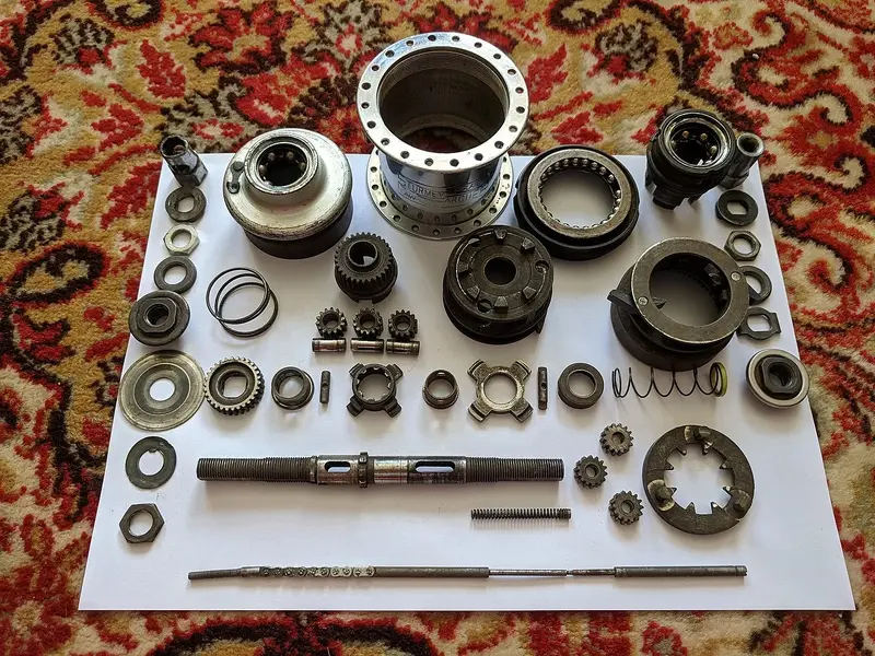 Dismantled_Sturmey_Archer_FM_Hub.webp