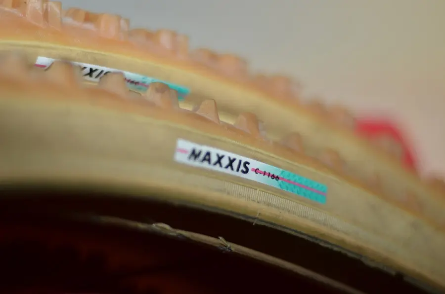 Maxxis c-1160 amber IMG_3925.webp