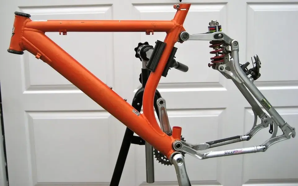 1998 GT LTS 1000 frame.webp