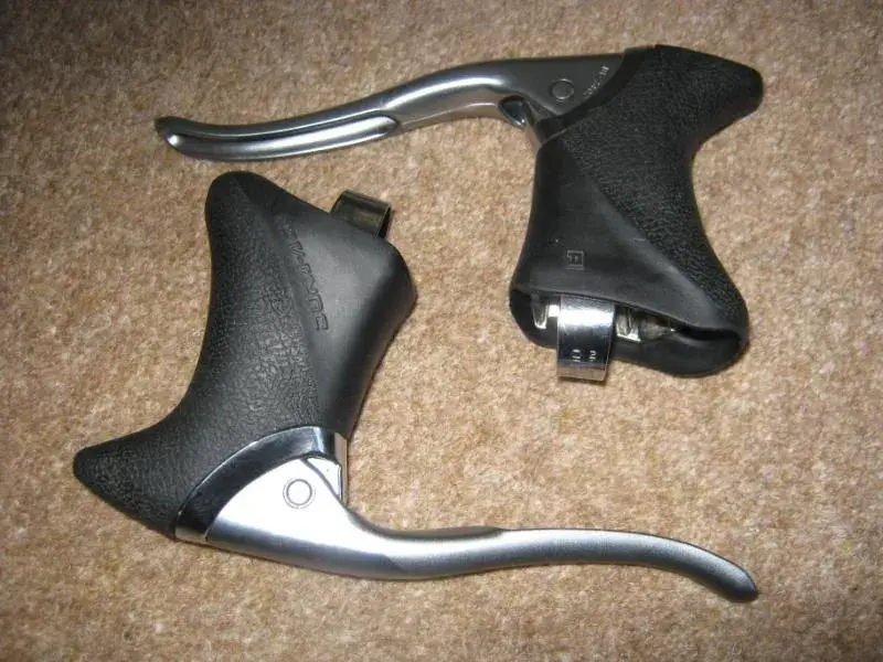 shimano_7402_levers.webp