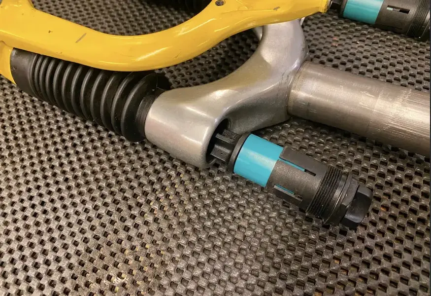 Rock Shox Quadra 21R elastomers by Falko Schlötel Germany unscrewed.webp