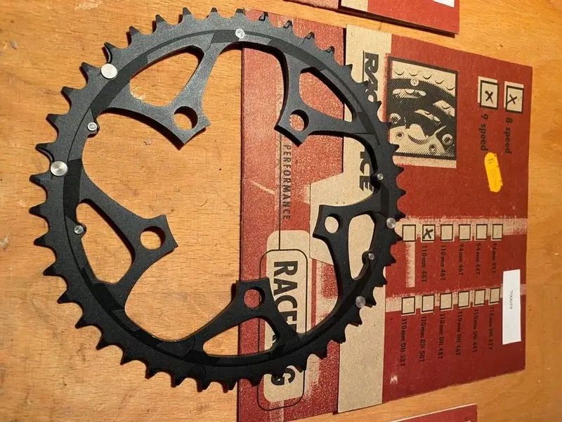 race-face-shimano-ritzel-vorne (1).webp