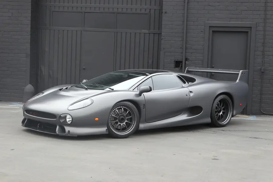 01-xj220s.webp