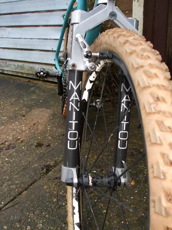 Yeti forks close (Large).webp
