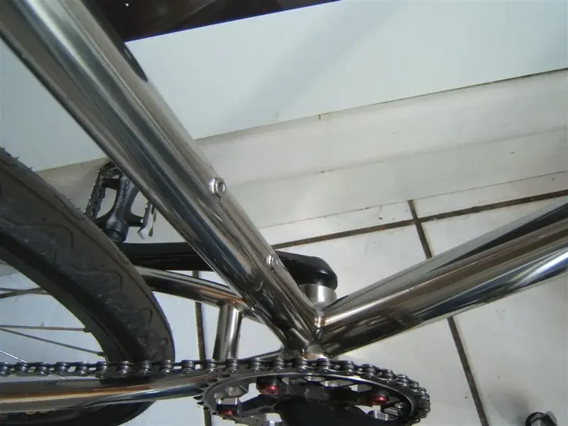 Polished titanium 001 (Large).webp
