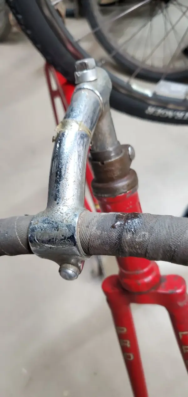 Titan track stem .webp