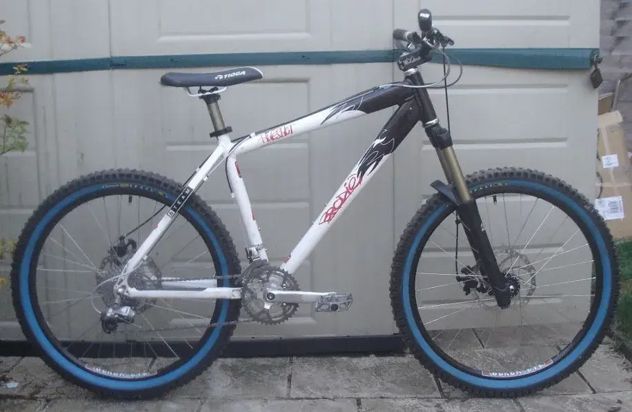 Brodie Holeshot B-Team with Manitou Shermans (4.1).webp