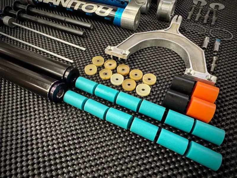 Manitou Three Elastomers Falko Schlötel Germany.webp