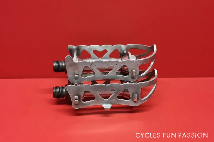 Pedales-Pedals-LYOTARD-79-vintage-road-bike-velo-bicyclette-Randonneuse-piece-cycles-fun-pass...webp