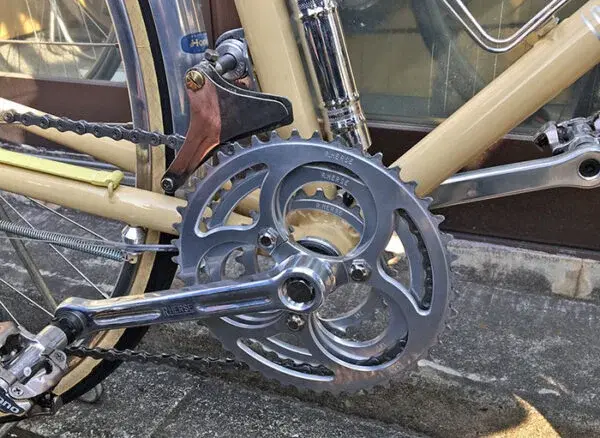 front_der-600x438.webp
