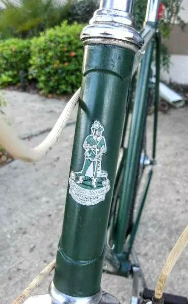 ROBIN HOOD 1965 HEADBADGE~2.webp