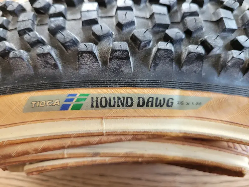 tioga-hound-dawg-retro-reifen-26-zoll-2-stk-nos.webp