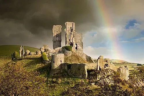 england-corfe-castle.webp