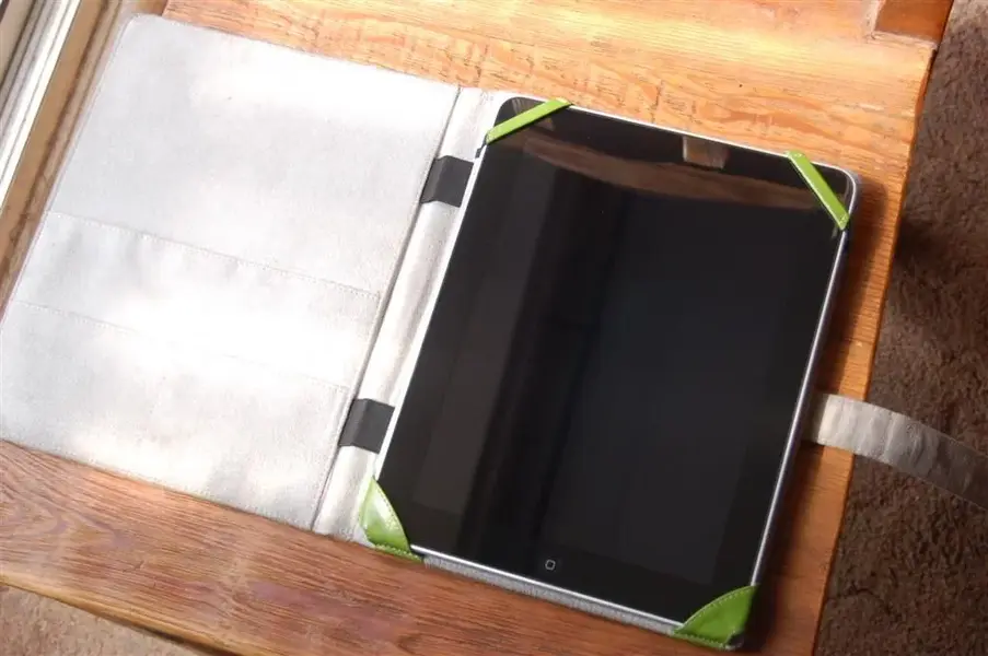 ipad 001 (Large).webp