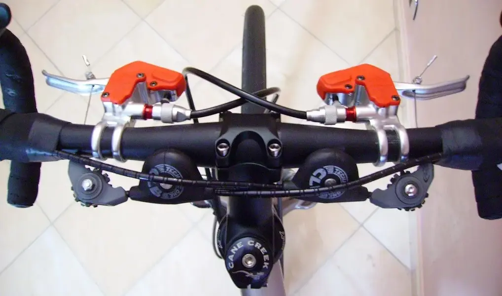 F4_handlebar 1.webp