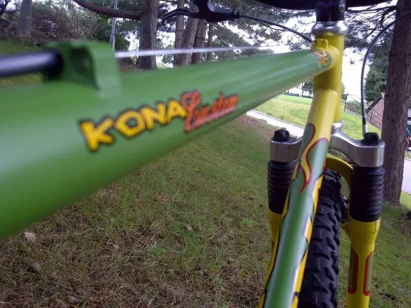 kona%20custom%20hot%20853%20rasta%20flames.webp