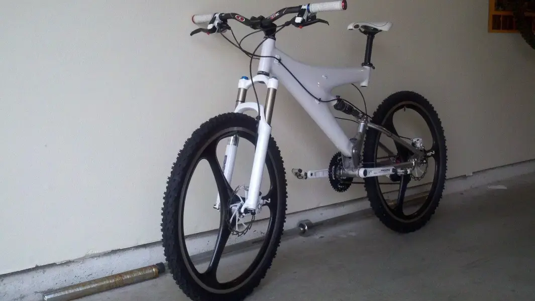new pix of my white trek y bike 029.webp