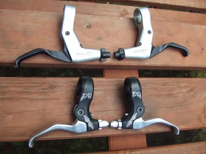 6 m737 GT levers.webp
