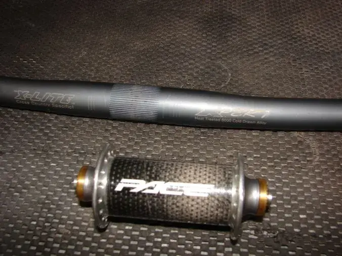 X-LITE handlebar.....Pace RC50 XC hub..webp
