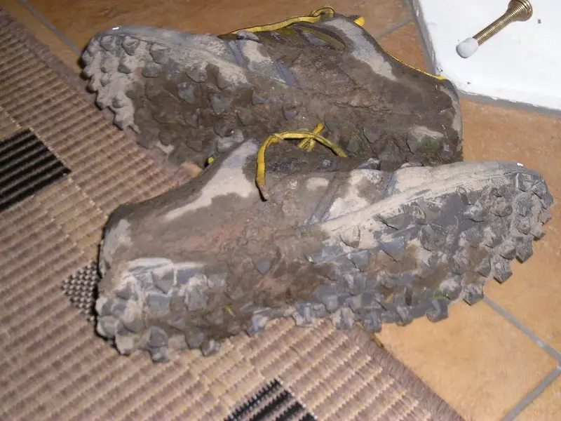 Running Kit. Inov-8. Mud-Claw 330. 3.webp