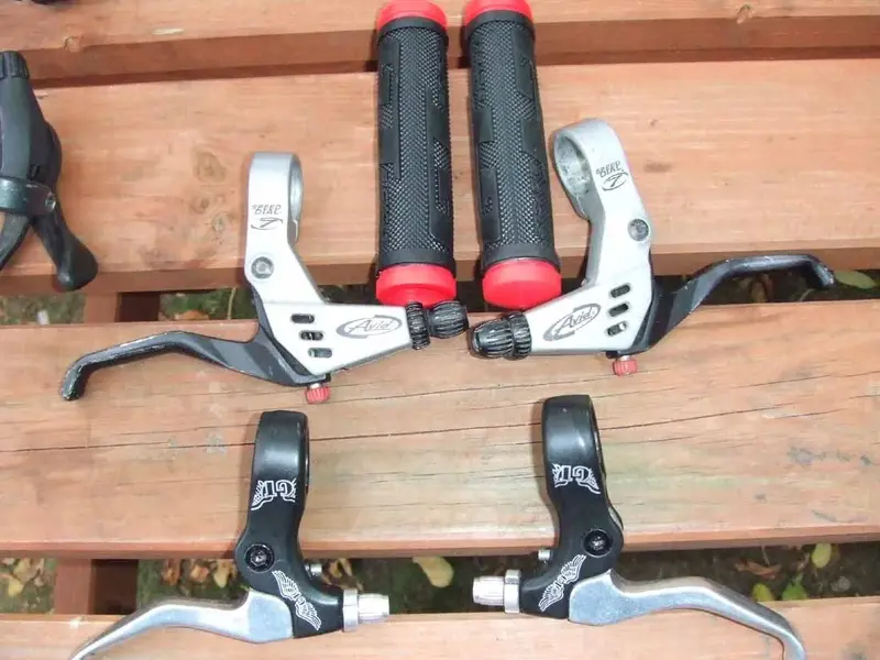 7 levers grips.webp