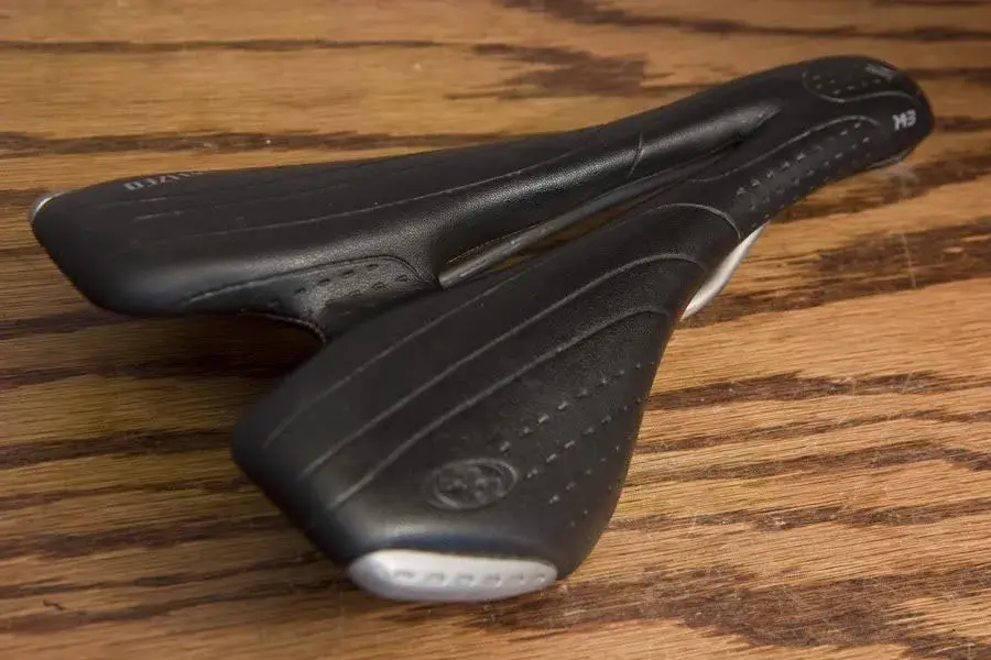 SpecializedPhenomGel143Saddle02.webp