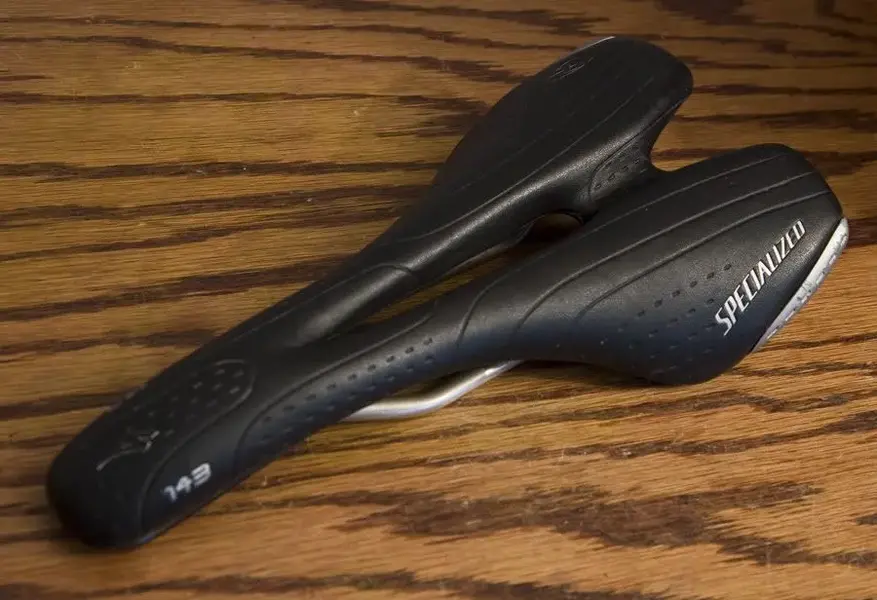 SpecializedPhenomGel143Saddle01.webp