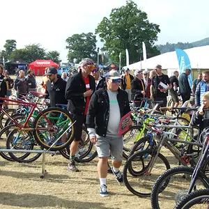 Media 'Retrobike at the Malverns - judges judging' in album 'Malverns Classic 2021'