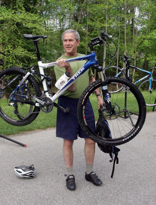 2008_trek_with_george_bush_111.jpg