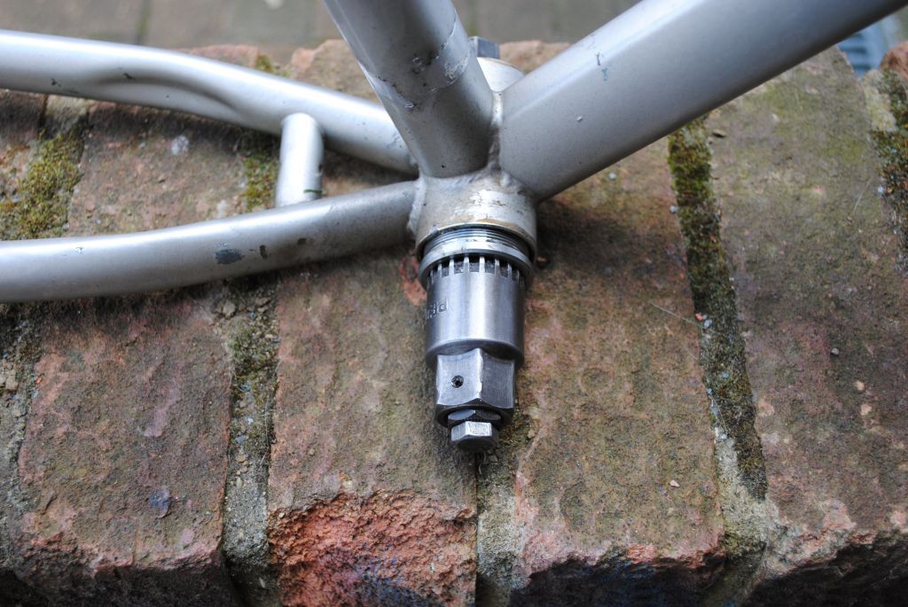 2_shimano_bb_removal_part_two_150.jpg