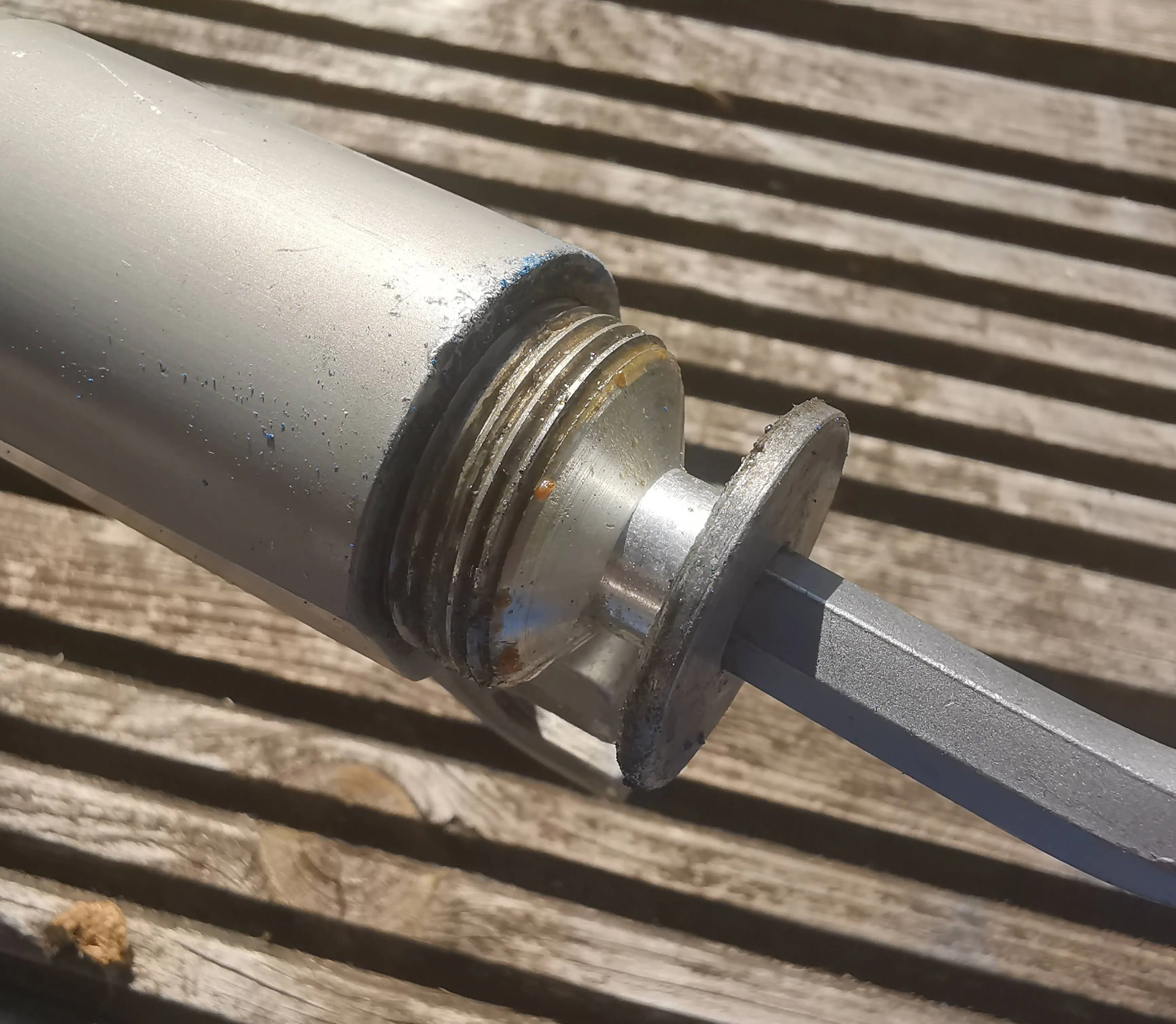 Foot nut 8mm allen key
