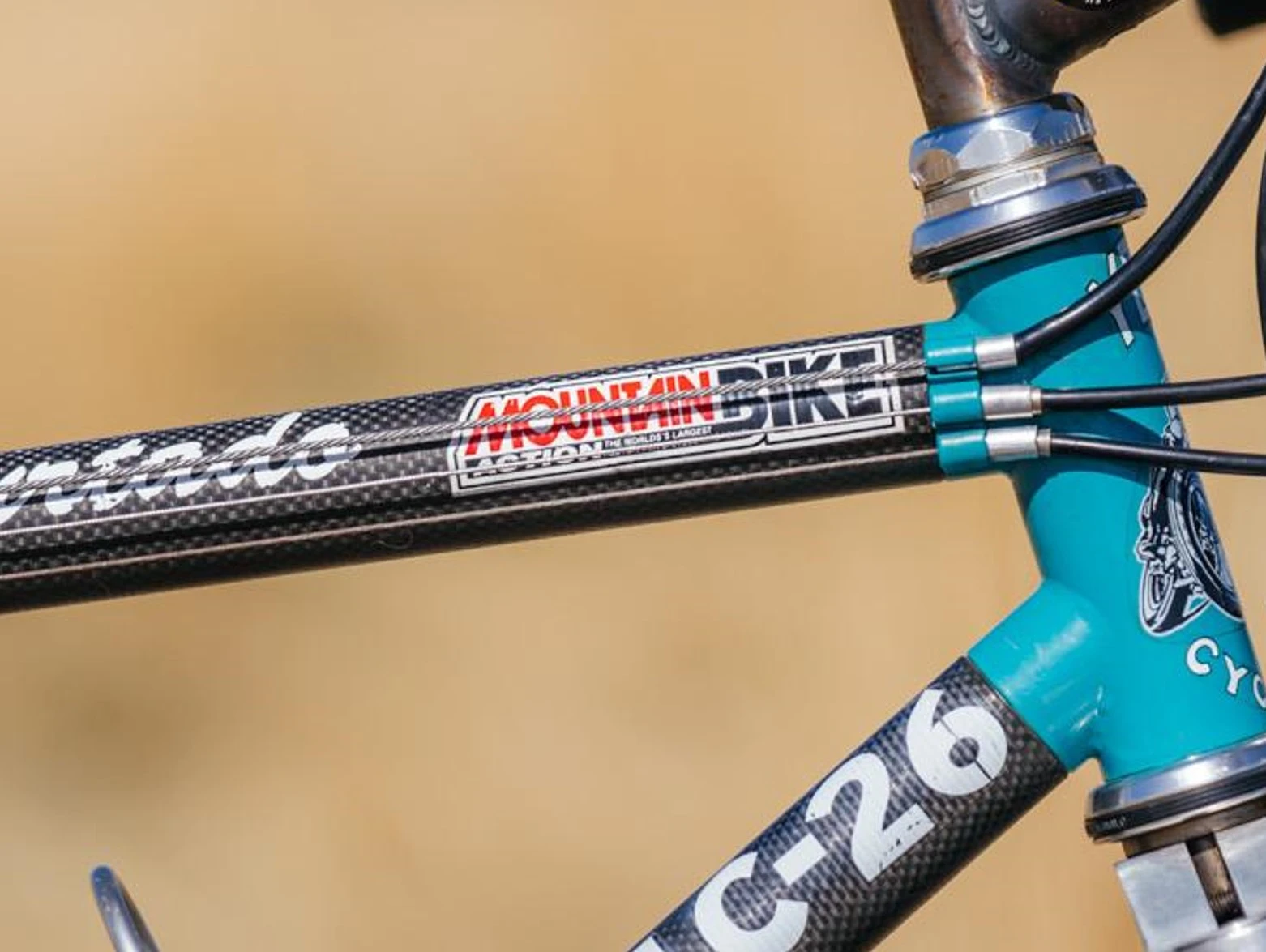 MTB action Juli Furtado Yeti.webp