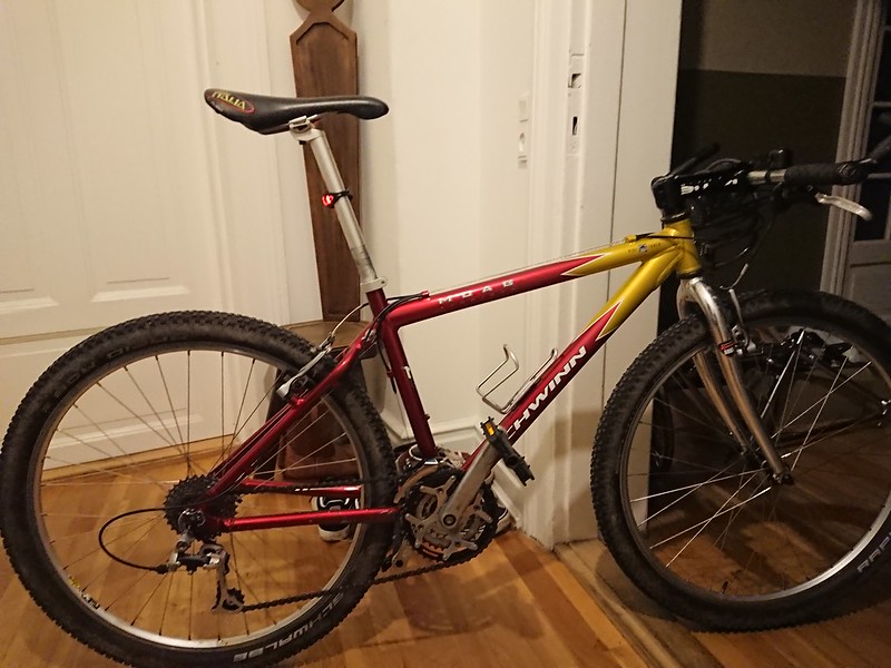 schwinn moab 1 mountain bike