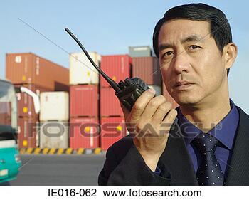man-walkie-talkie_~IE016-062.jpg