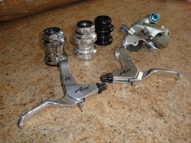 Headsets002.jpg