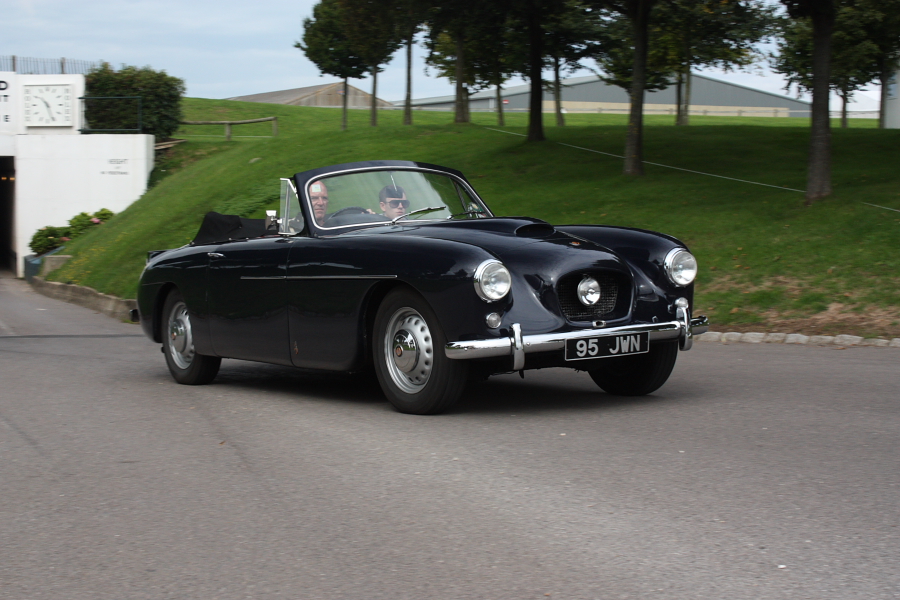 bristol_405d_by_smevcars-d2yzd92.jpg
