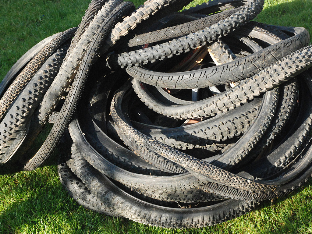 pileoftyres1.jpg
