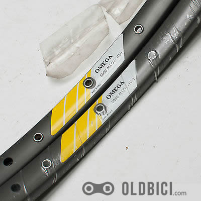 Campagnolo-Omega-32H-700c-NIB-Pair.jpg