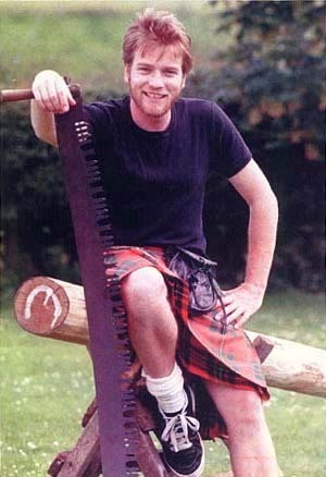 Ewan-in-kilt-ewan-mcgregor-1215118_300_438.jpg