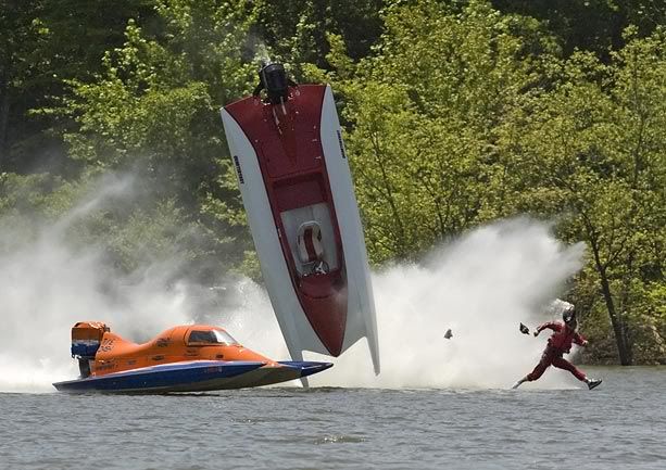 drag-boat-crash_672419n-1.jpg