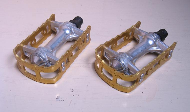 kktfmxlightningpedalsgold9_16nos1.jpg