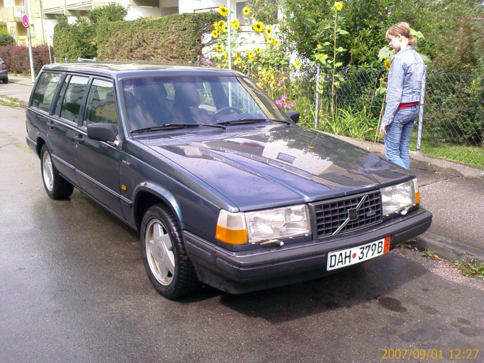 Volvo_740_Turbo_Estate.jpg
